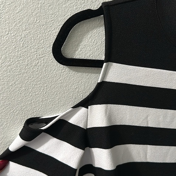 Black & White Fitted Dress - Picture 3 of 7